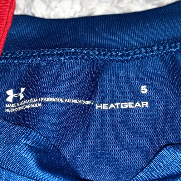 Like new! Lot of 2 boys under armor T-shirts. Size 5 - Picture 5 of 5